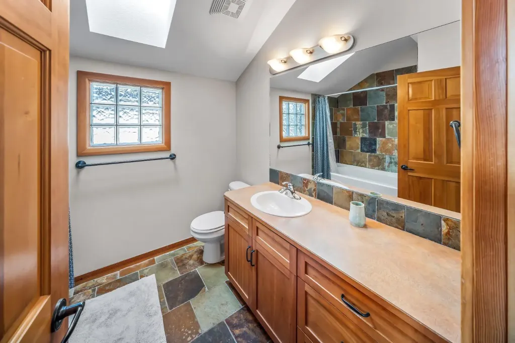 813 5th Street Canmore AB T1W 2G1