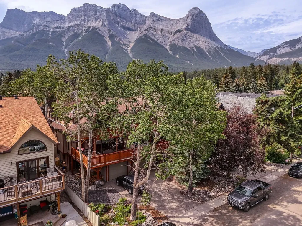 813 5th Street Canmore AB T1W 2G1
