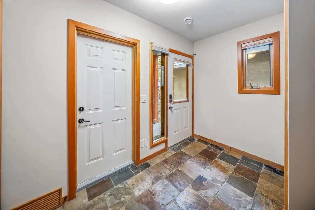 813 5th Street Canmore AB T1W 2G1