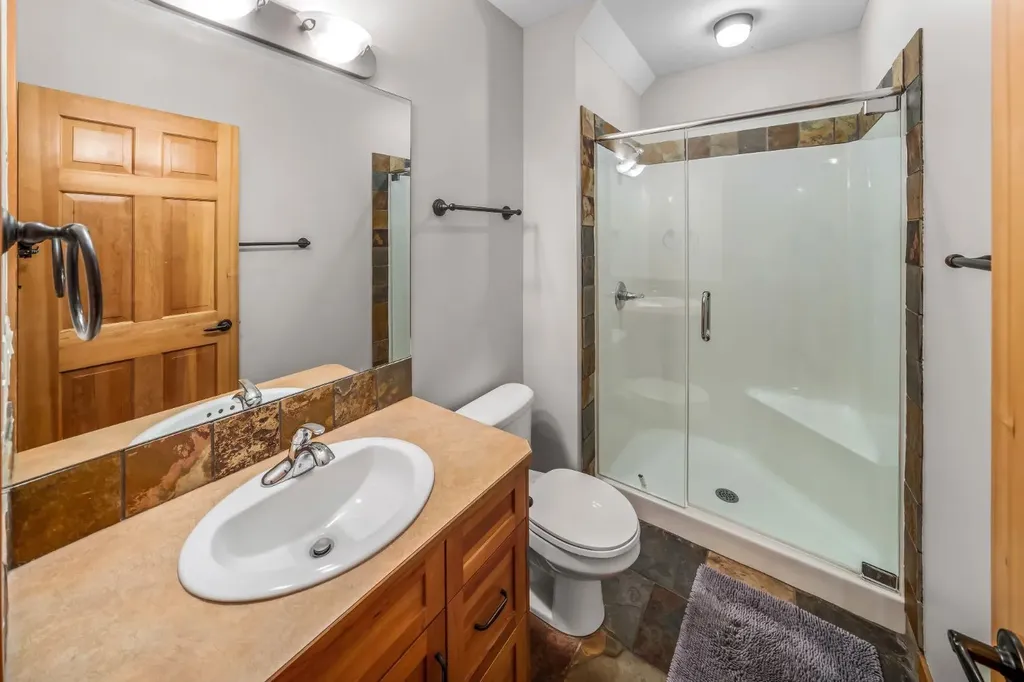 813 5th Street Canmore AB T1W 2G1