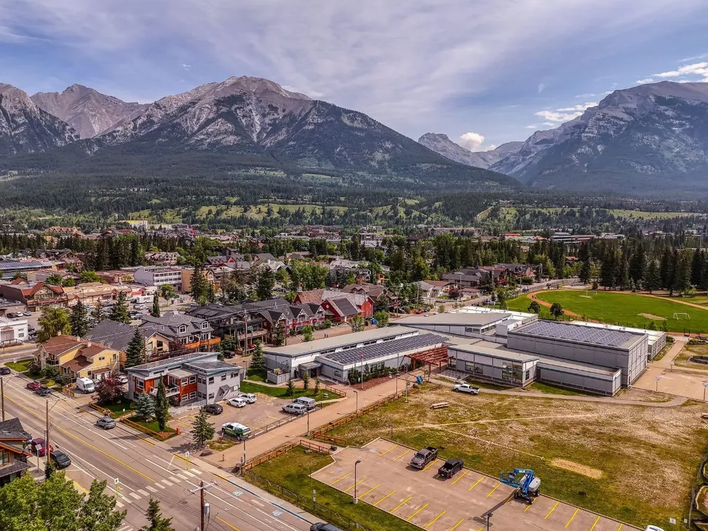 813 5th Street Canmore AB T1W 2G1