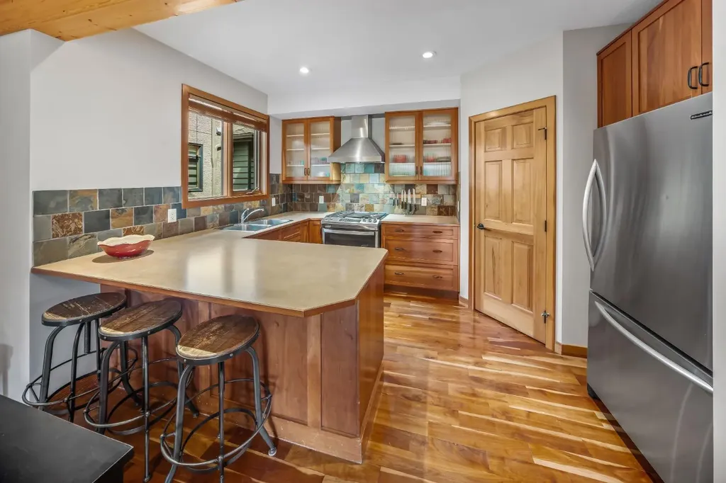 813 5th Street Canmore AB T1W 2G1
