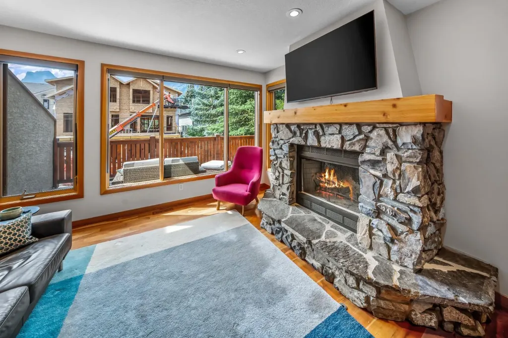 813 5th Street Canmore AB T1W 2G1