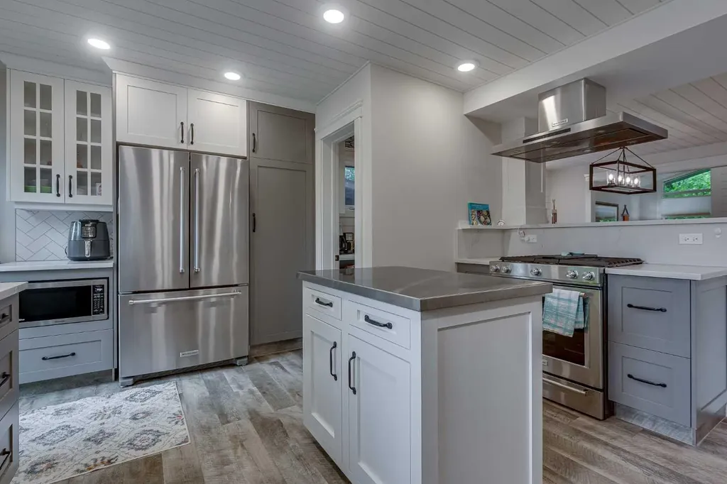 111 Selkirk Boulevard Red Deer AB T4N 0G8