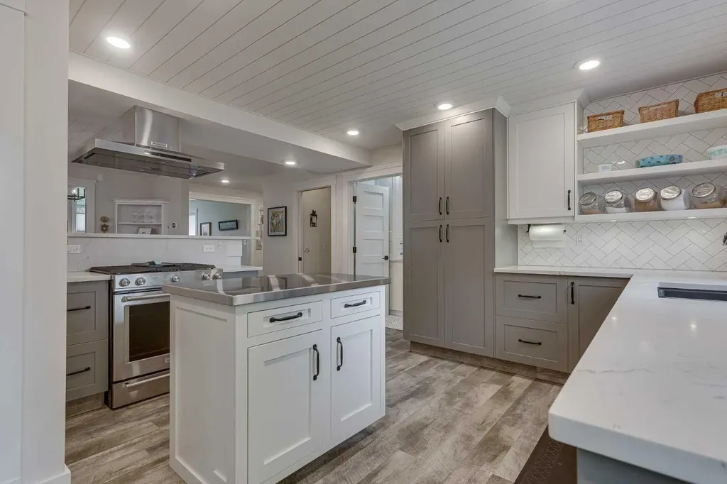 111 Selkirk Boulevard Red Deer AB T4N 0G8