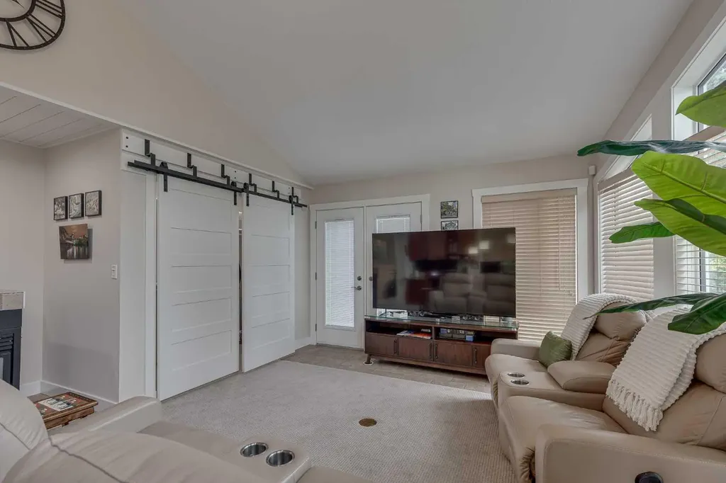 111 Selkirk Boulevard Red Deer AB T4N 0G8