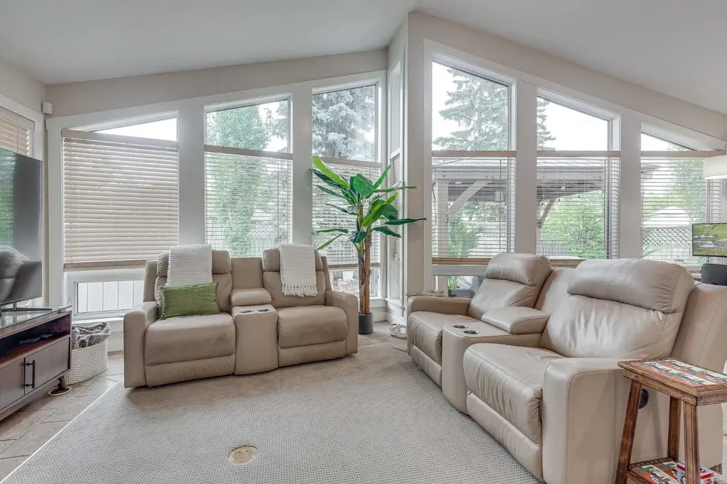 111 Selkirk Boulevard Red Deer AB T4N 0G8