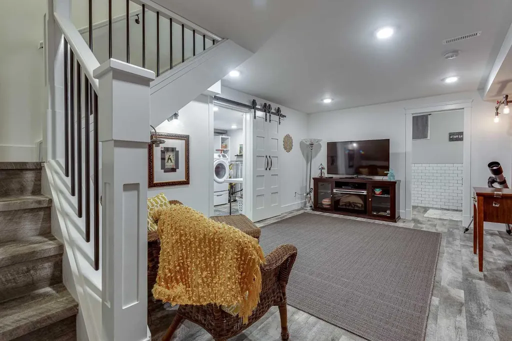 111 Selkirk Boulevard Red Deer AB T4N 0G8