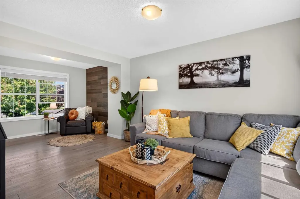 66 Canoe Close SW Airdrie AB T4B 2N4