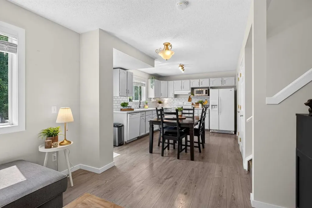 66 Canoe Close SW Airdrie AB T4B 2N4