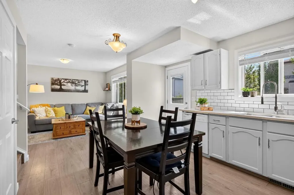 66 Canoe Close SW Airdrie AB T4B 2N4