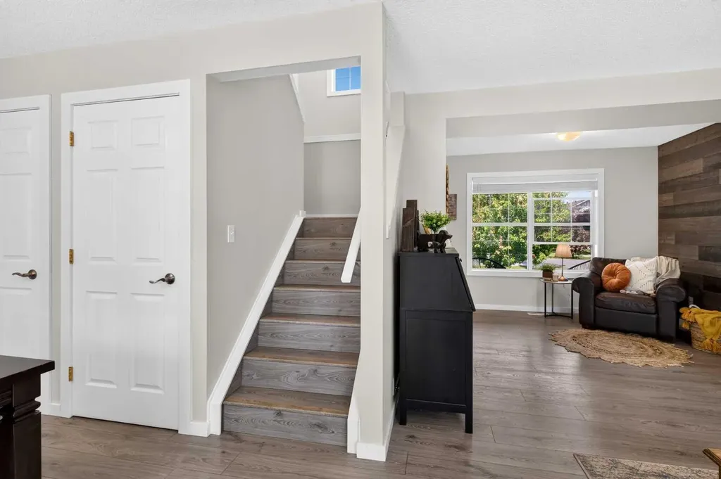 66 Canoe Close SW Airdrie AB T4B 2N4