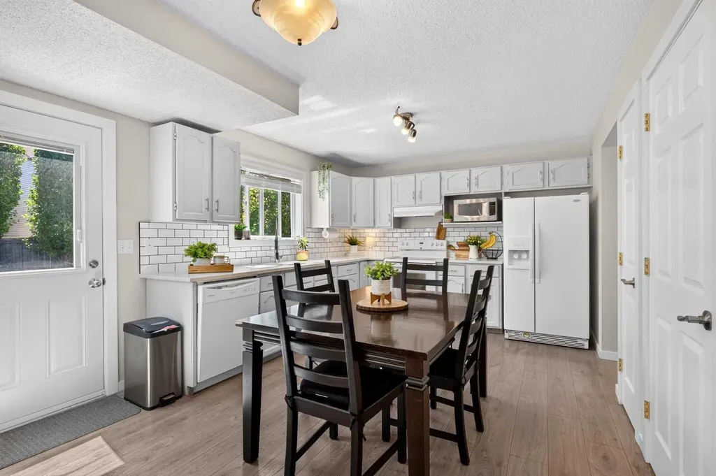 66 Canoe Close SW Airdrie AB T4B 2N4