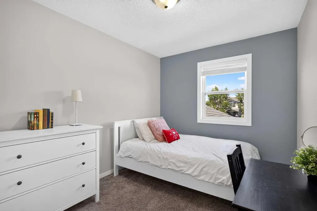 66 Canoe Close SW Airdrie AB T4B 2N4