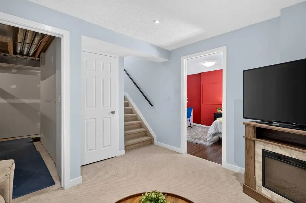 66 Canoe Close SW Airdrie AB T4B 2N4