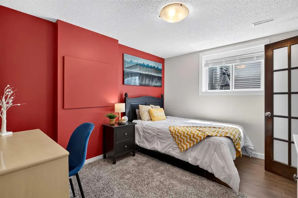 66 Canoe Close SW Airdrie AB T4B 2N4