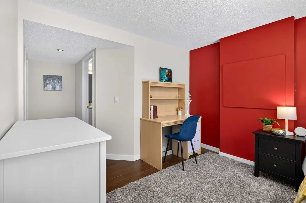 66 Canoe Close SW Airdrie AB T4B 2N4