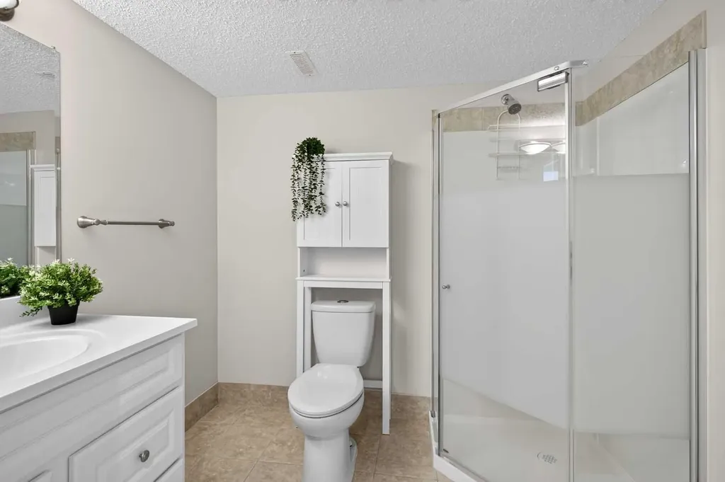66 Canoe Close SW Airdrie AB T4B 2N4