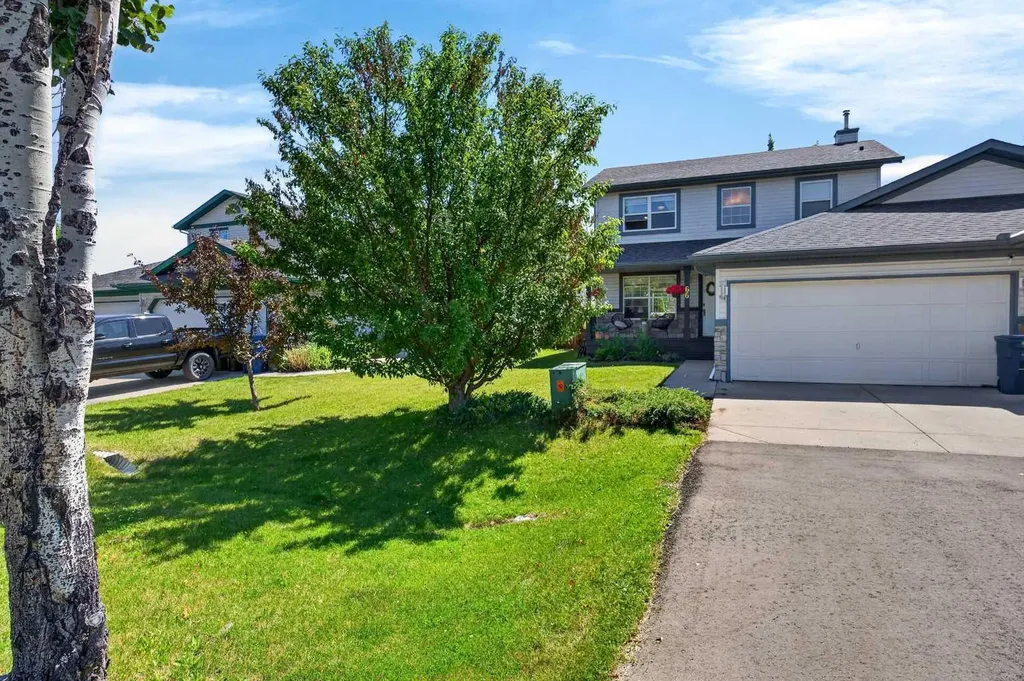 66 Canoe Close SW Airdrie AB T4B 2N4