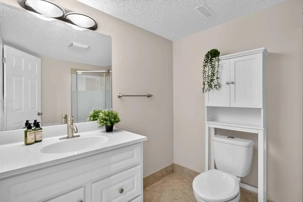 66 Canoe Close SW Airdrie AB T4B 2N4