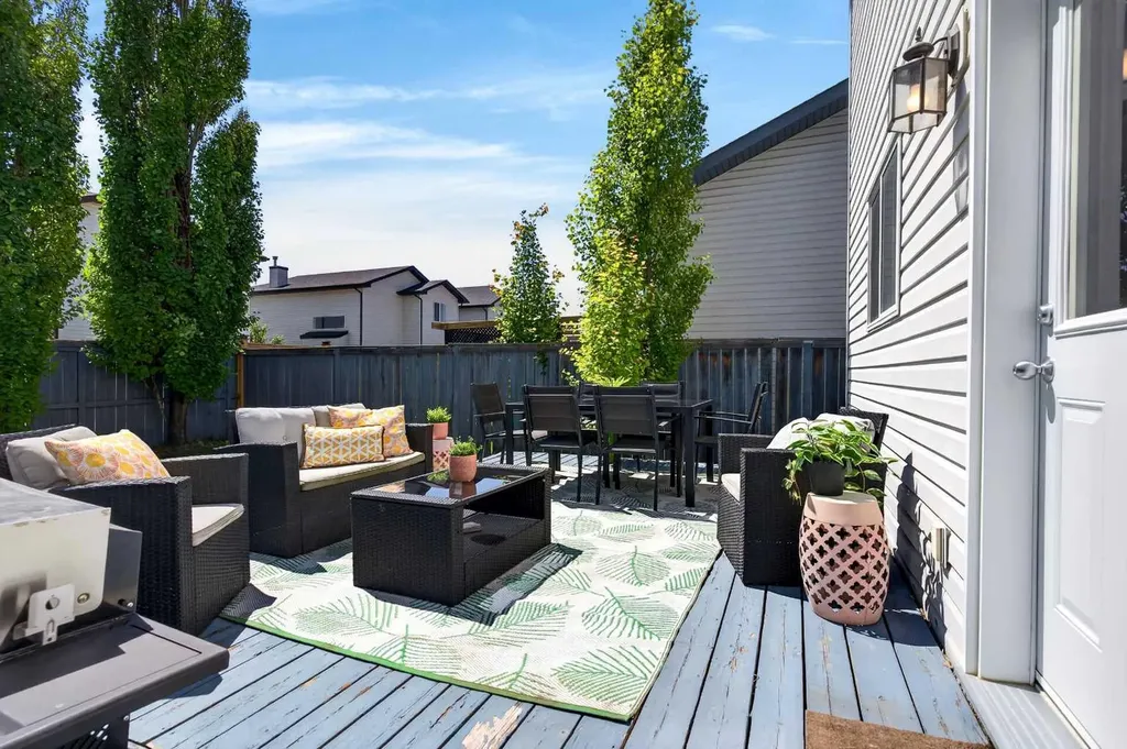 66 Canoe Close SW Airdrie AB T4B 2N4