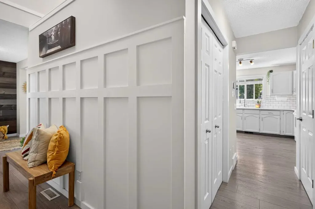 66 Canoe Close SW Airdrie AB T4B 2N4