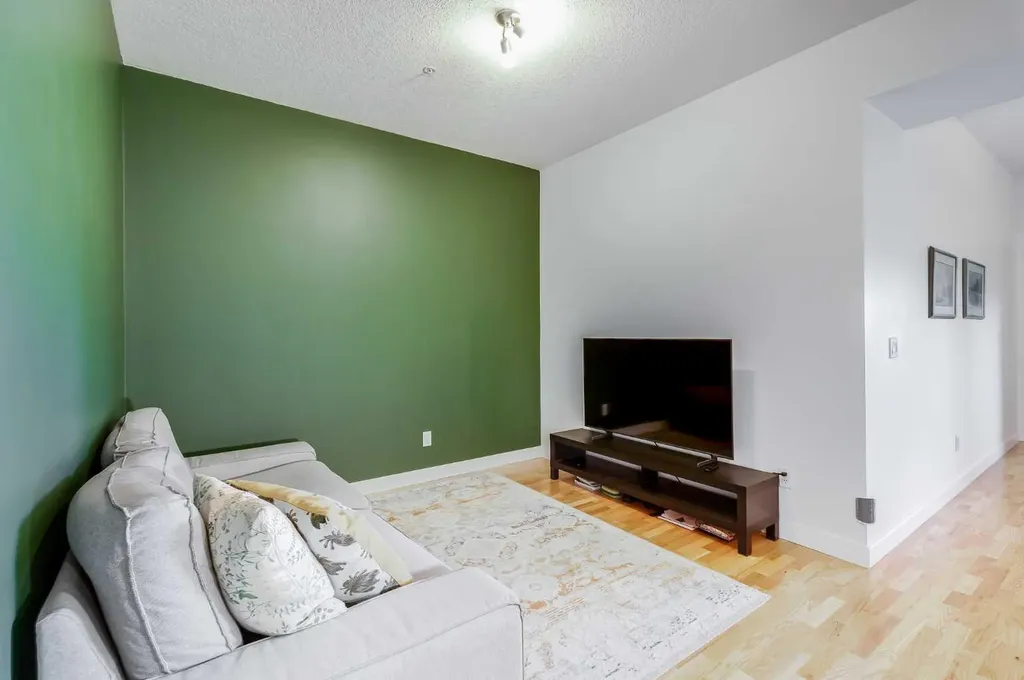 1818 14 Street SW Calgary AB T2T 3S9