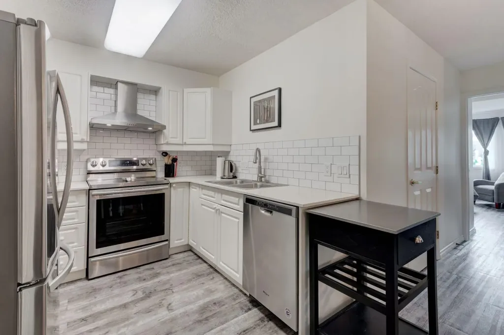 1818 Simcoe Boulevard SW Calgary AB T3H 3L9