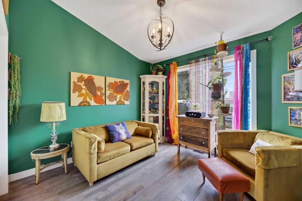 6 Valarosa Cove Didsbury AB T0M 0W0