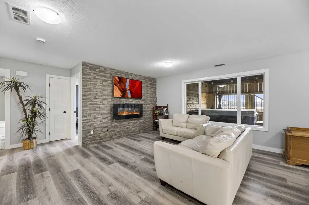 6 Valarosa Cove Didsbury AB T0M 0W0