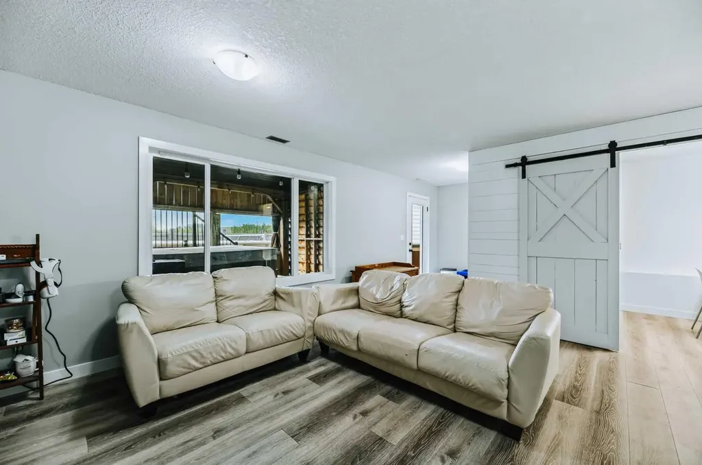6 Valarosa Cove Didsbury AB T0M 0W0