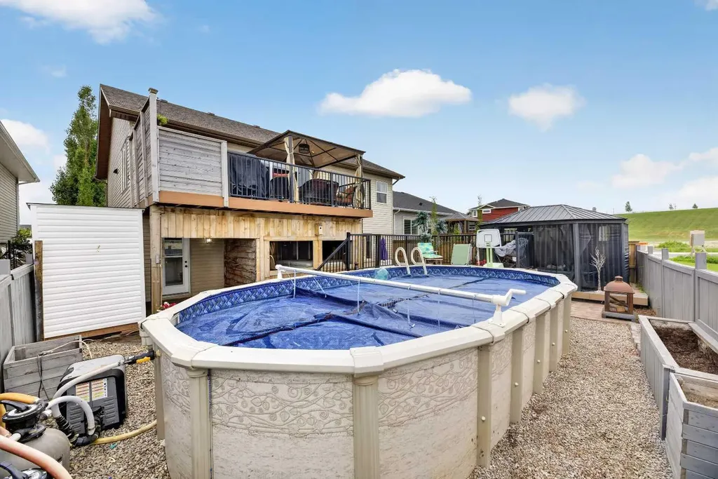 6 Valarosa Cove Didsbury AB T0M 0W0