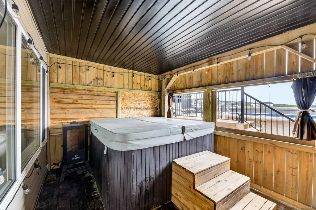 6 Valarosa Cove Didsbury AB T0M 0W0