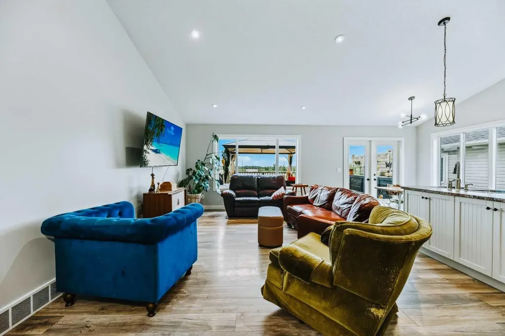 6 Valarosa Cove Didsbury AB T0M 0W0