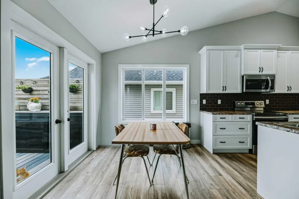6 Valarosa Cove Didsbury AB T0M 0W0