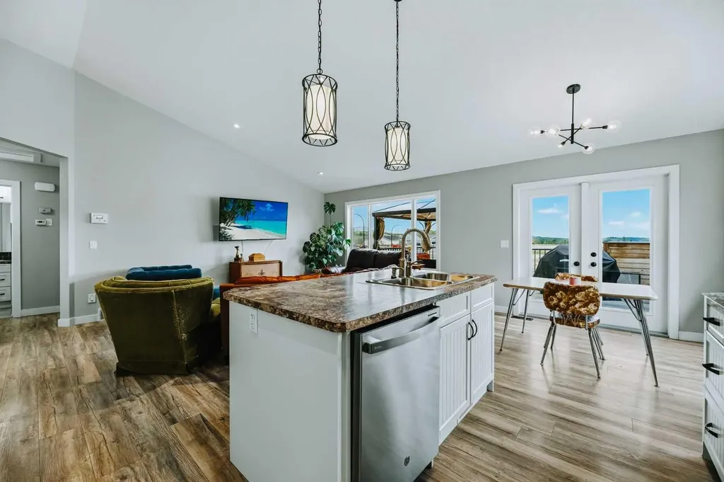 6 Valarosa Cove Didsbury AB T0M 0W0