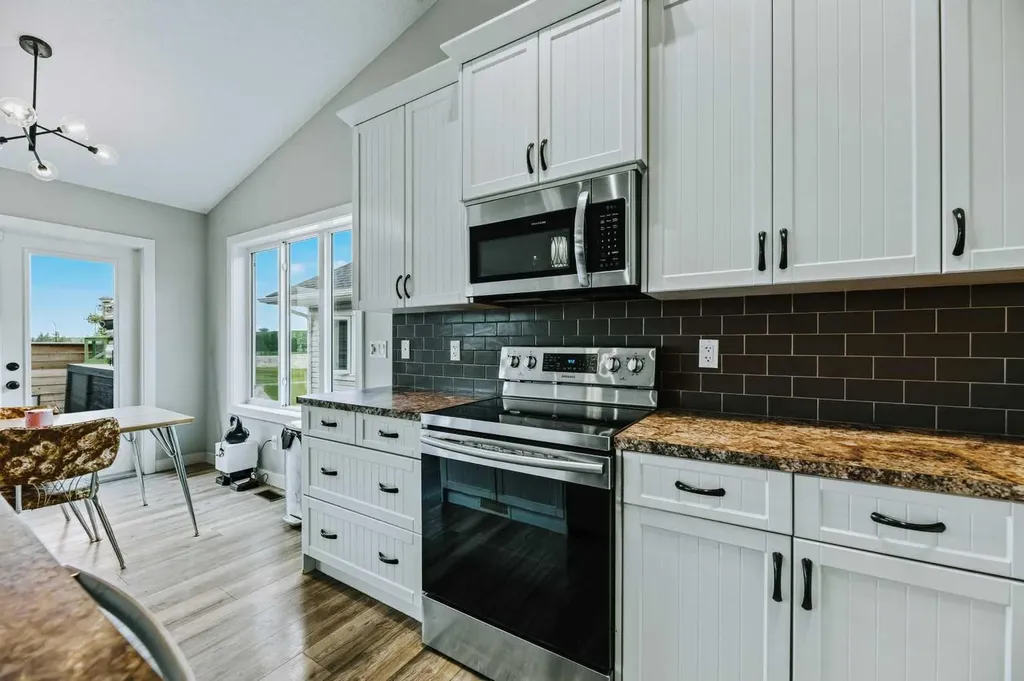 6 Valarosa Cove Didsbury AB T0M 0W0