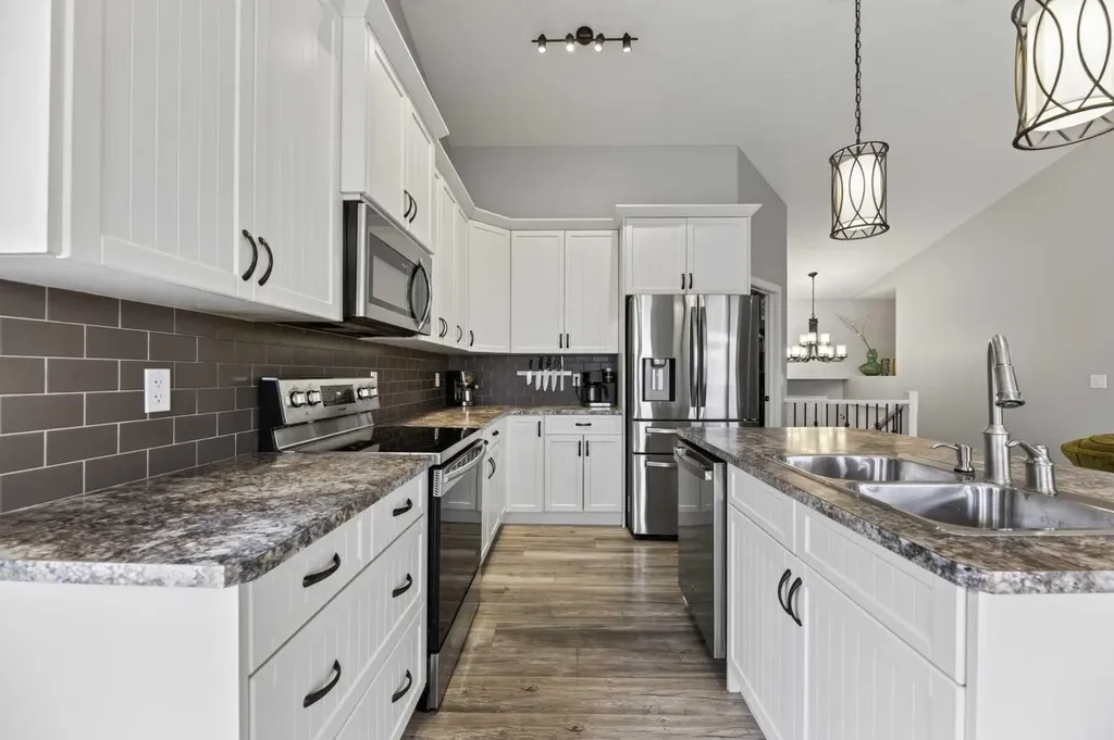 6 Valarosa Cove Didsbury AB T0M 0W0