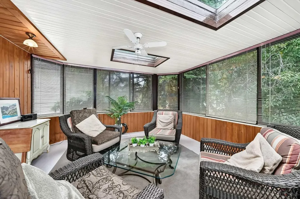 43 Brabourne Mews SW Calgary AB T2W 2V9