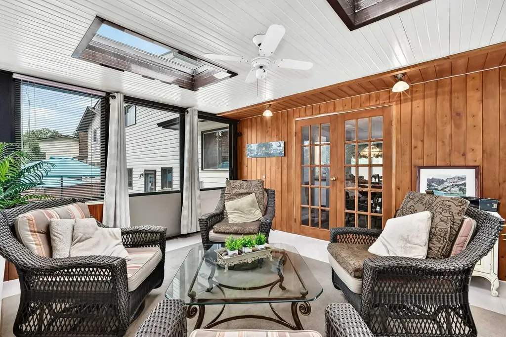 43 Brabourne Mews SW Calgary AB T2W 2V9