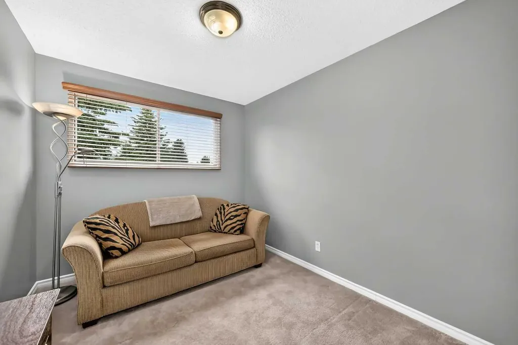 43 Brabourne Mews SW Calgary AB T2W 2V9