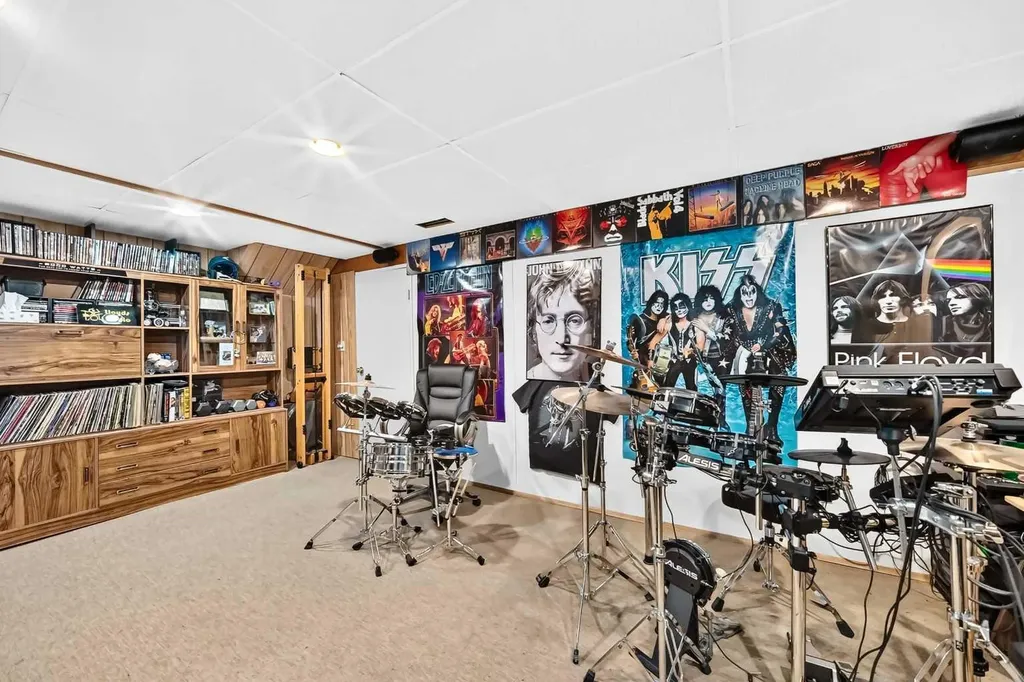 43 Brabourne Mews SW Calgary AB T2W 2V9
