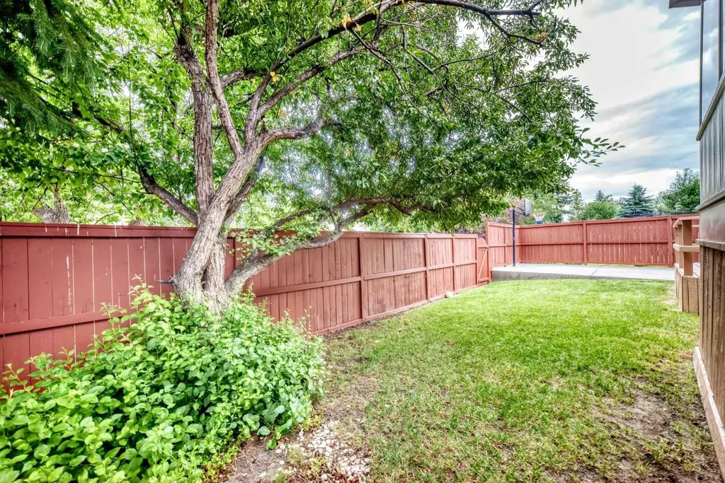 43 Brabourne Mews SW Calgary AB T2W 2V9