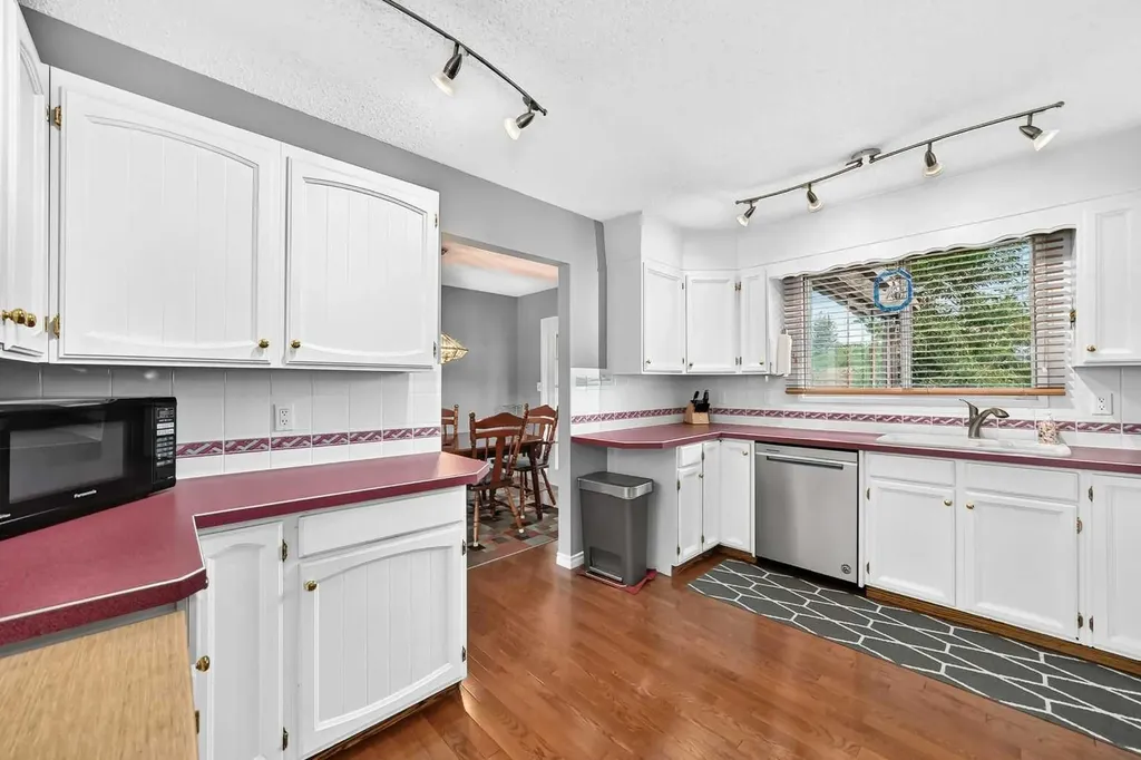 43 Brabourne Mews SW Calgary AB T2W 2V9