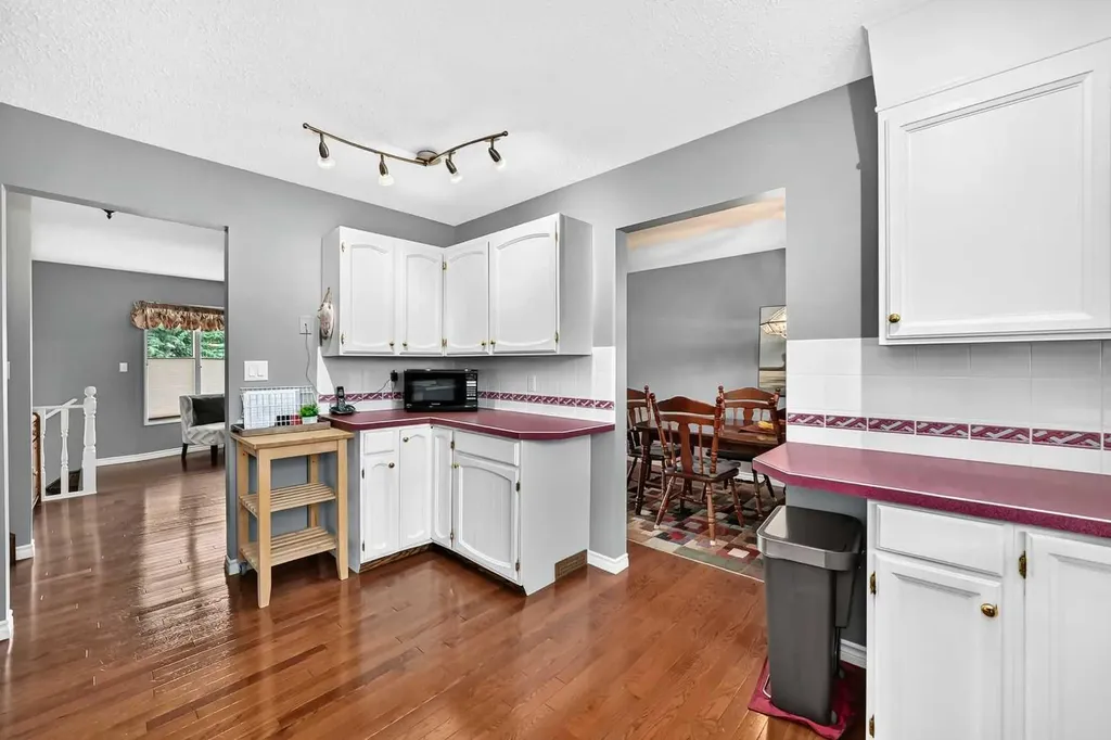 43 Brabourne Mews SW Calgary AB T2W 2V9