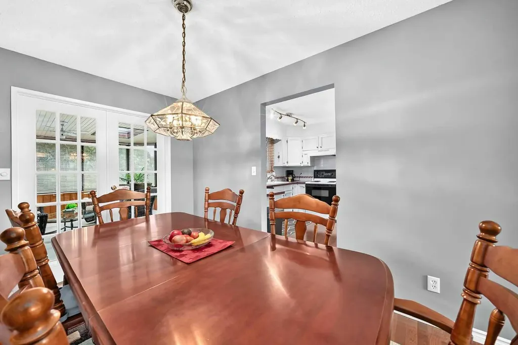 43 Brabourne Mews SW Calgary AB T2W 2V9