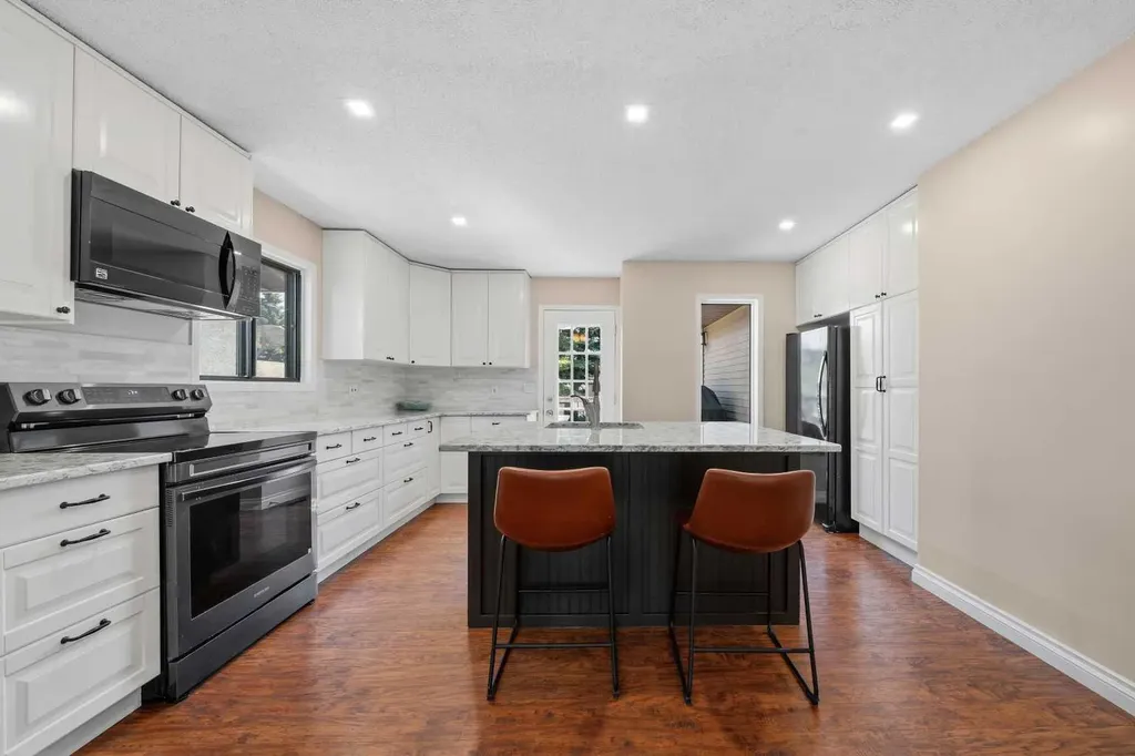 71 Riverglen Crescent SE Calgary AB T2C3J3
