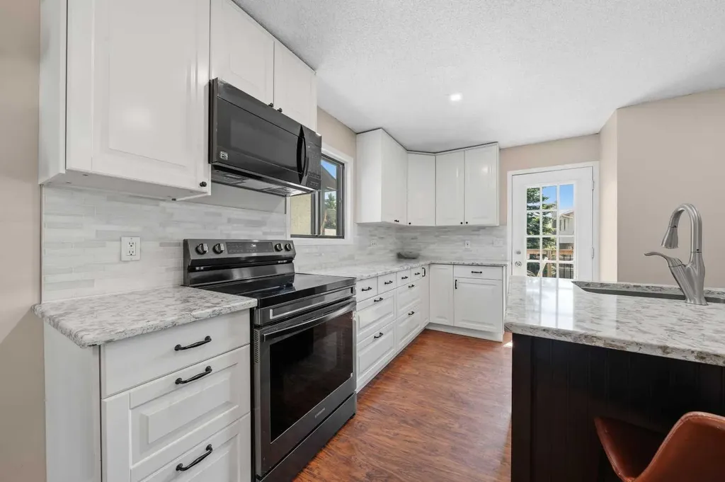 71 Riverglen Crescent SE Calgary AB T2C3J3