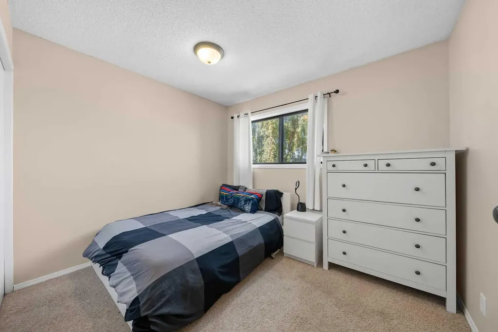 71 Riverglen Crescent SE Calgary AB T2C3J3