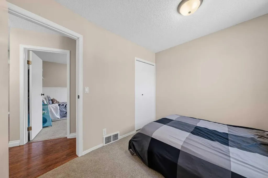 71 Riverglen Crescent SE Calgary AB T2C3J3